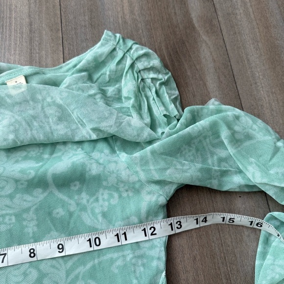 Vtg Anthropologie Moth mesh twist front tie floral top mint green size medium - Picture 4 of 5
